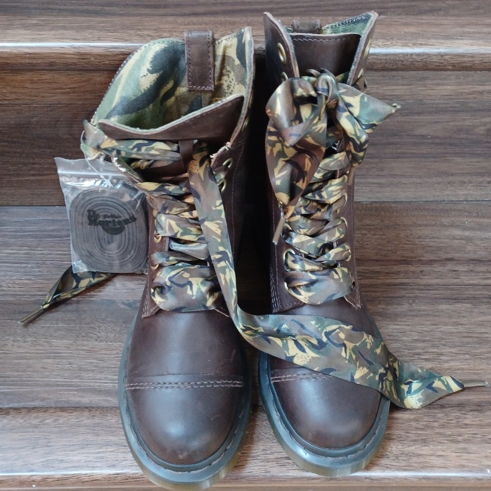 Dr. Martens Amilitia Triumph Brown Foldover Combat Boots Camo Laces - 5 Womens
